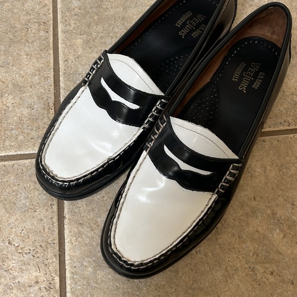 G.H. Bass Weejuns black and white loafers - Picture 7 of 7